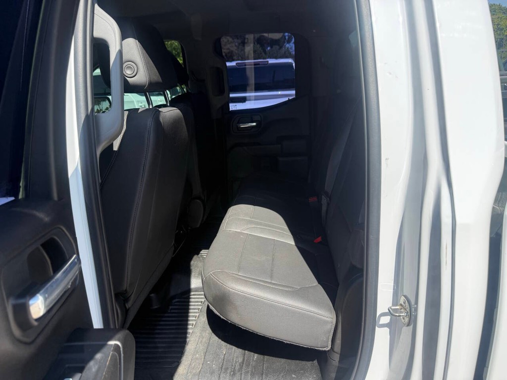 Chevrolet Silverado 1500 Vehicle Full-screen Gallery Image 12
