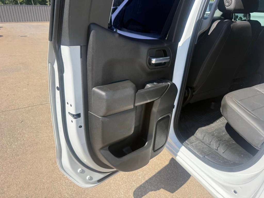 Chevrolet Silverado 1500 Vehicle Full-screen Gallery Image 13