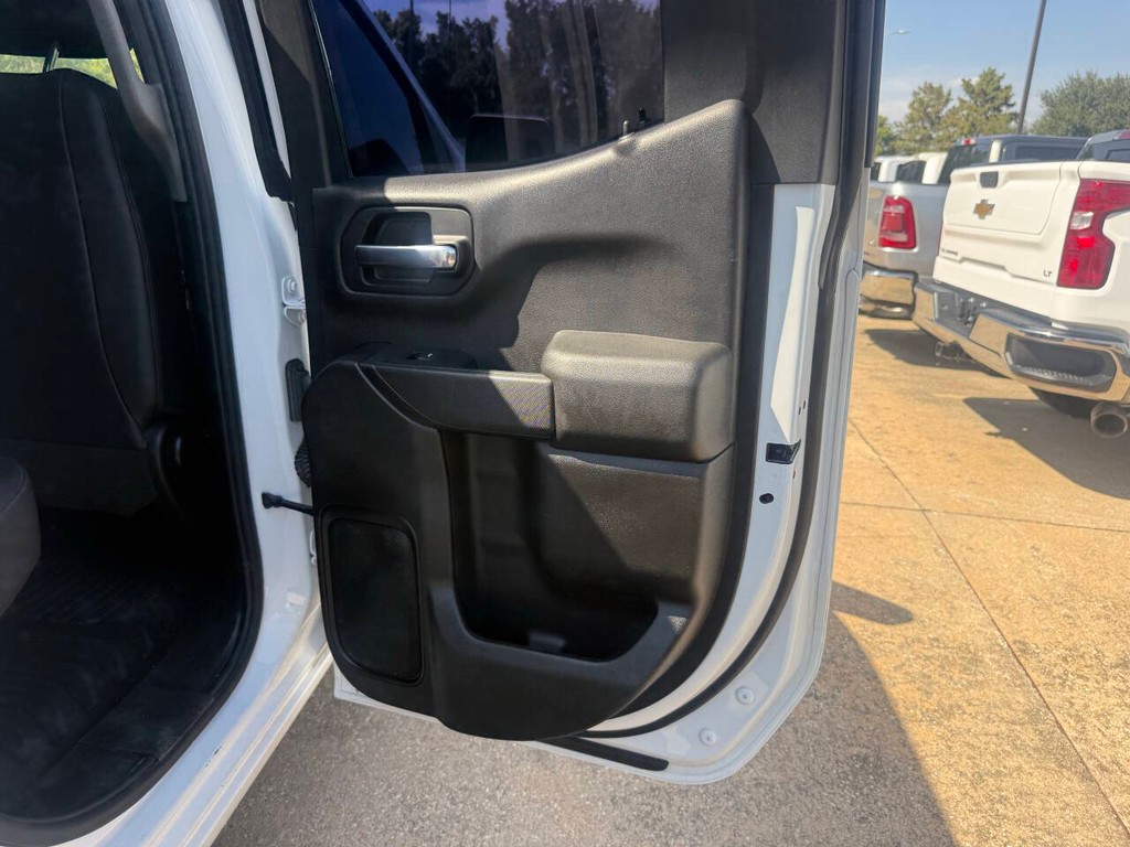Chevrolet Silverado 1500 Vehicle Full-screen Gallery Image 15
