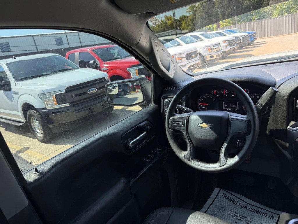 Chevrolet Silverado 1500 Vehicle Full-screen Gallery Image 18
