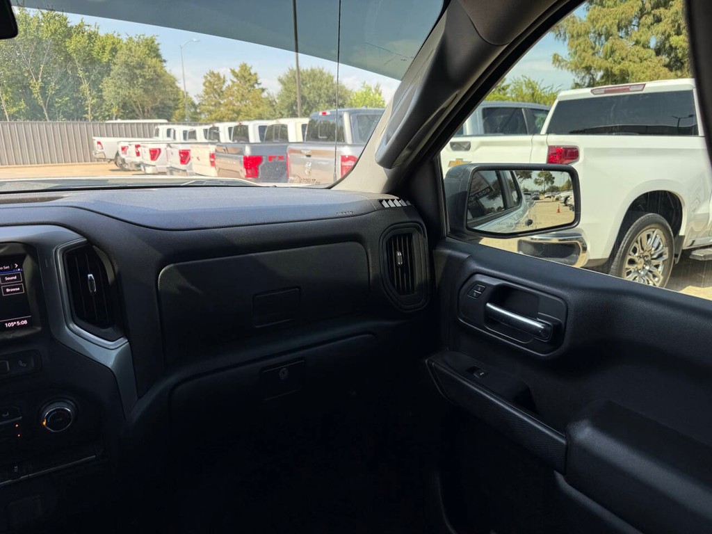 Chevrolet Silverado 1500 Vehicle Full-screen Gallery Image 19