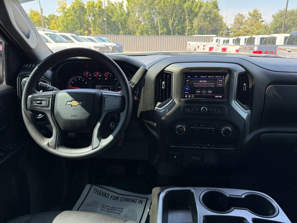 Chevrolet Silverado 1500 Vehicle Full-screen Gallery Image 20