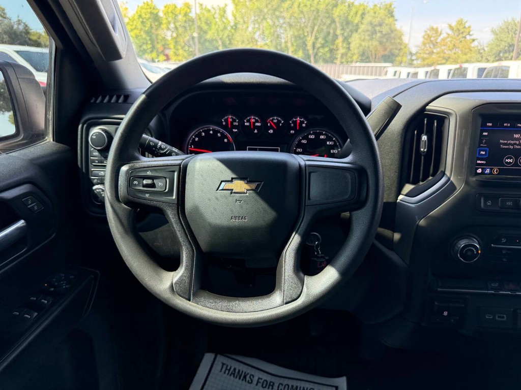 Chevrolet Silverado 1500 Vehicle Full-screen Gallery Image 21