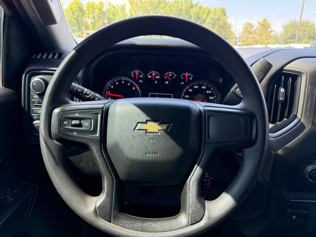 Chevrolet Silverado 1500 Vehicle Full-screen Gallery Image 22