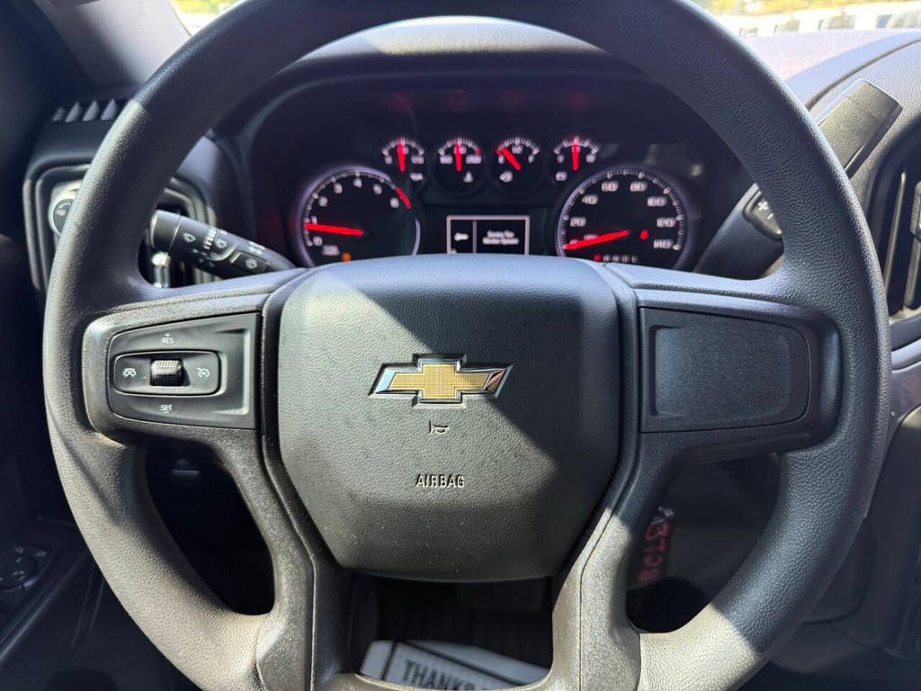 Chevrolet Silverado 1500 Vehicle Full-screen Gallery Image 26