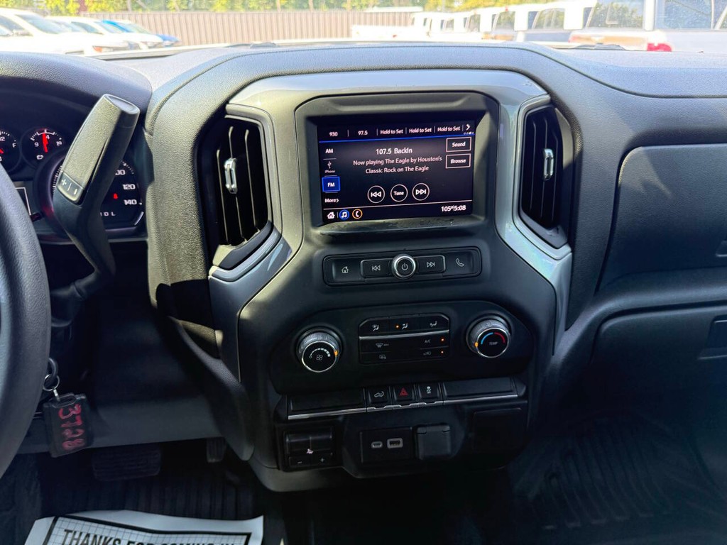 Chevrolet Silverado 1500 Vehicle Full-screen Gallery Image 27