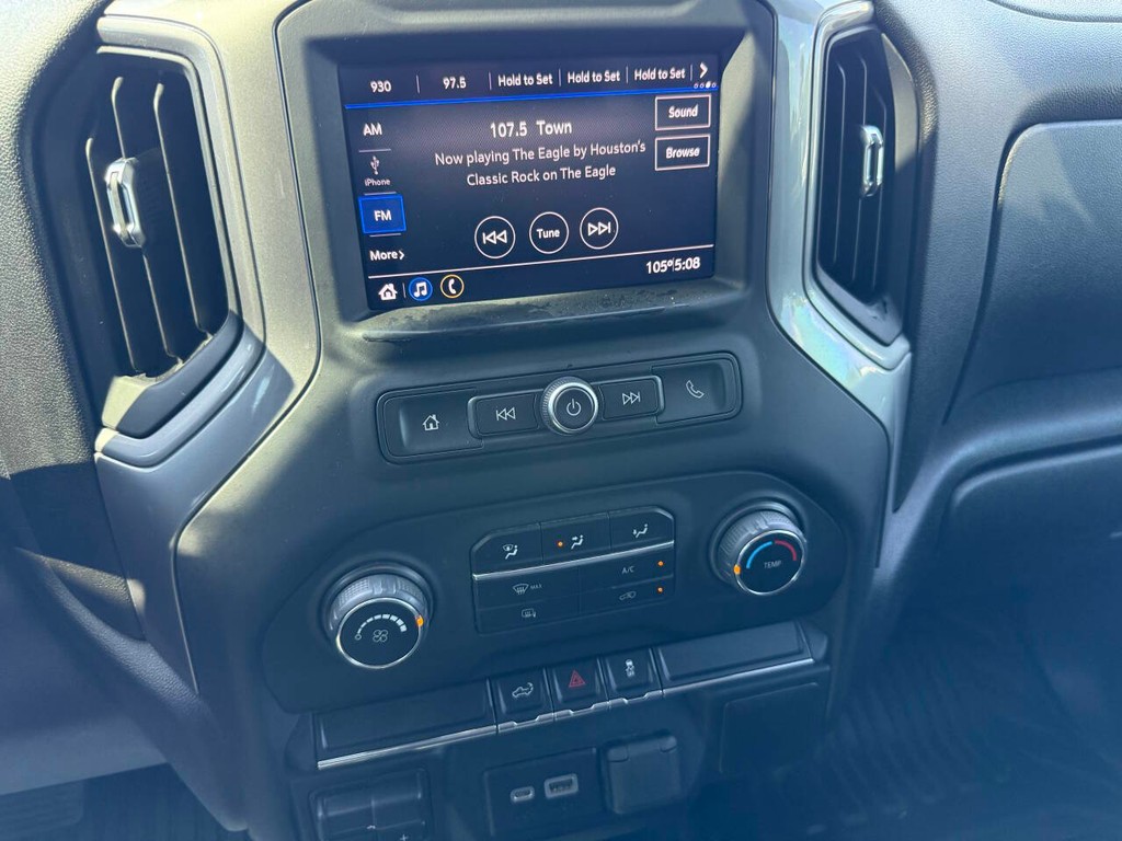 Chevrolet Silverado 1500 Vehicle Full-screen Gallery Image 30