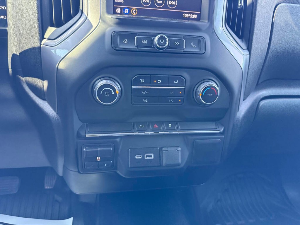 Chevrolet Silverado 1500 Vehicle Full-screen Gallery Image 31