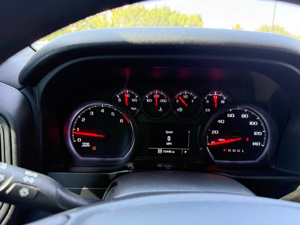 Chevrolet Silverado 1500 Vehicle Full-screen Gallery Image 32