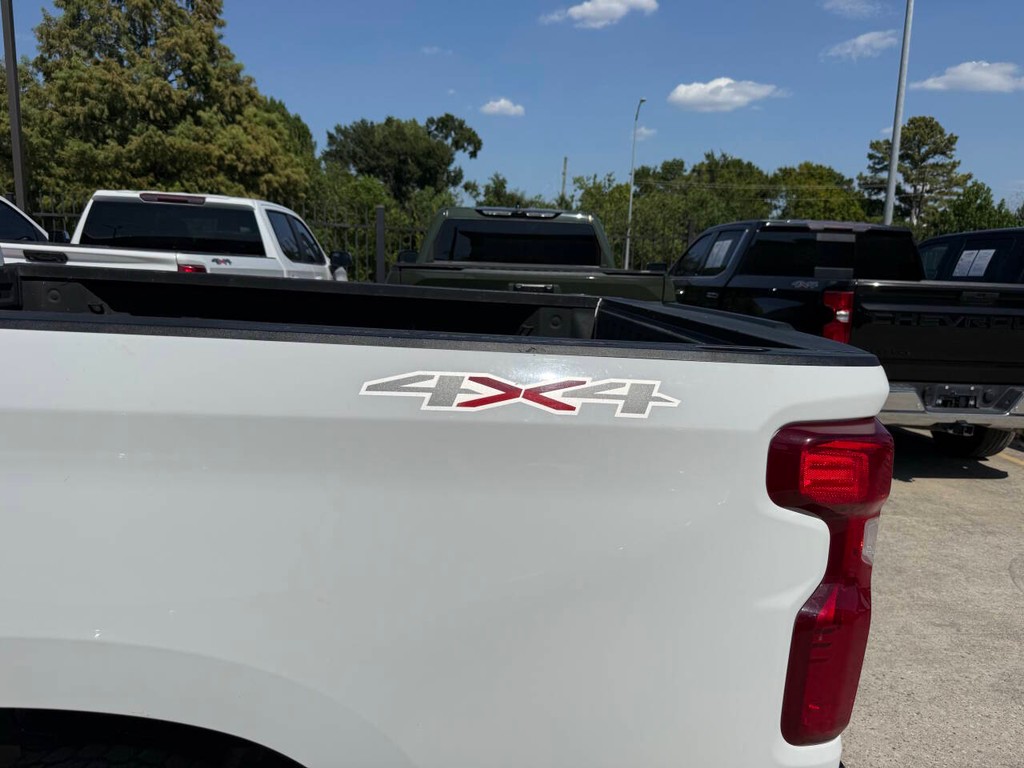 Chevrolet Silverado 1500 Vehicle Full-screen Gallery Image 36