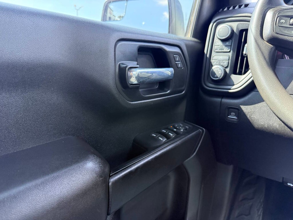 Chevrolet Silverado 1500 Vehicle Full-screen Gallery Image 37