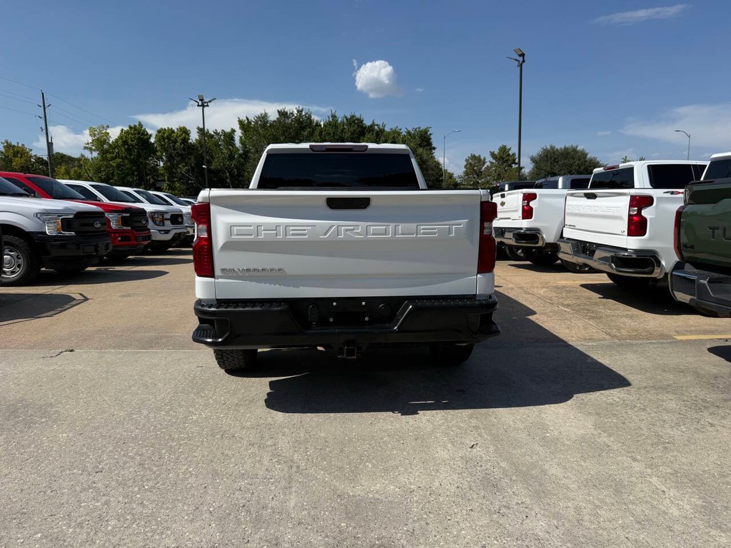 Chevrolet Silverado 1500 Vehicle Full-screen Gallery Image 38