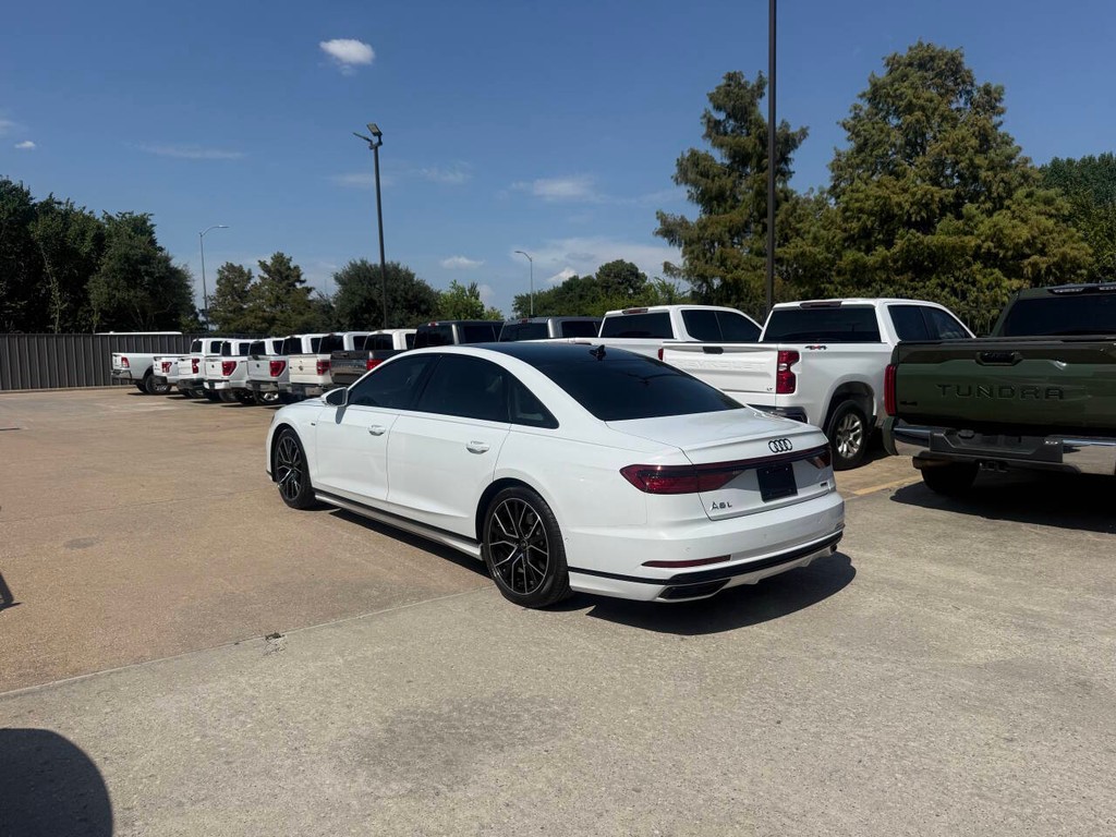 Audi A8 L Vehicle Full-screen Gallery Image 04