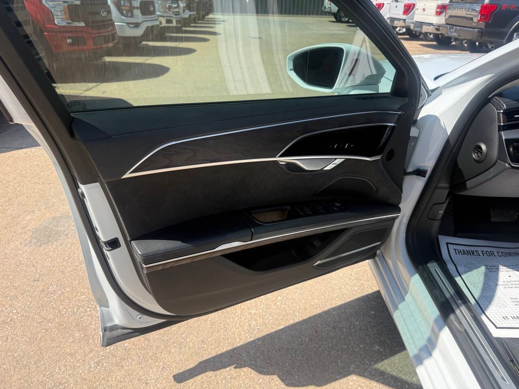 Audi A8 L Vehicle Full-screen Gallery Image 08