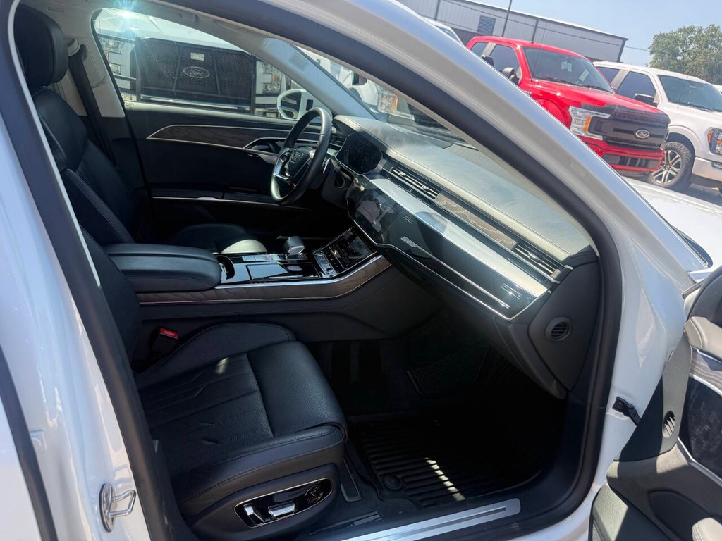 Audi A8 L Vehicle Full-screen Gallery Image 10