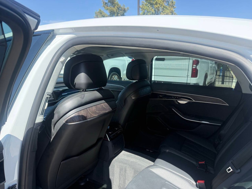 Audi A8 L Vehicle Full-screen Gallery Image 12