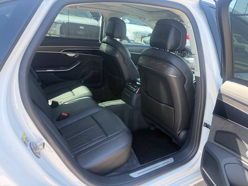 Audi A8 L Vehicle Full-screen Gallery Image 15