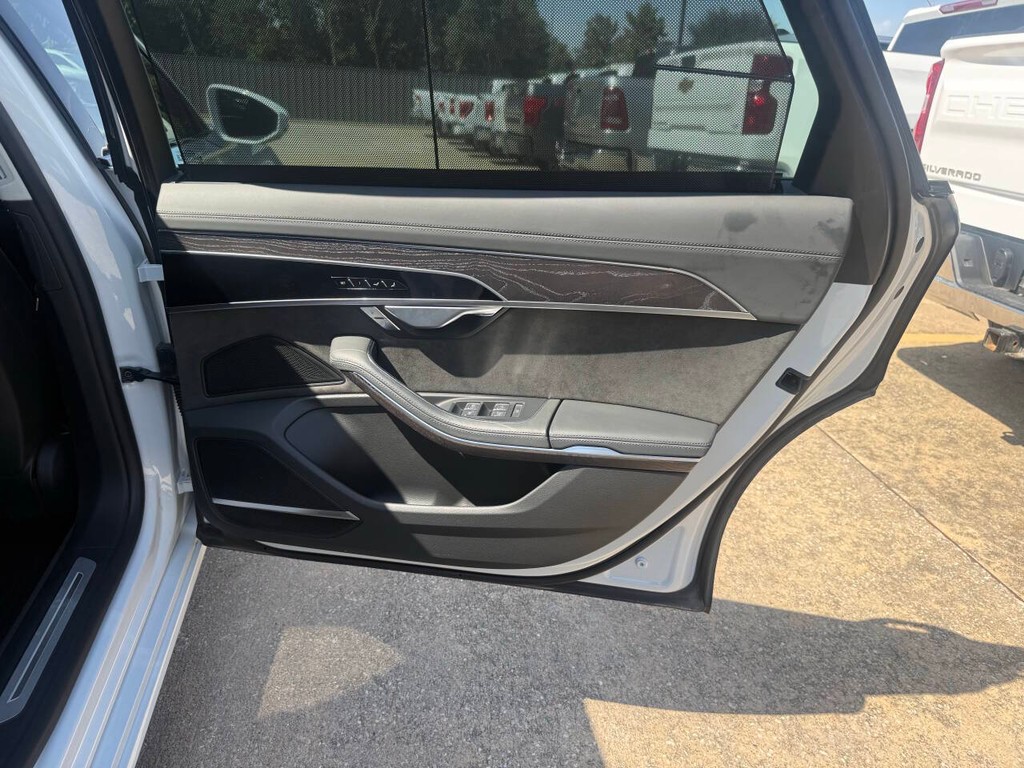 Audi A8 L Vehicle Full-screen Gallery Image 16