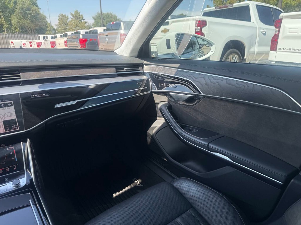Audi A8 L Vehicle Full-screen Gallery Image 20