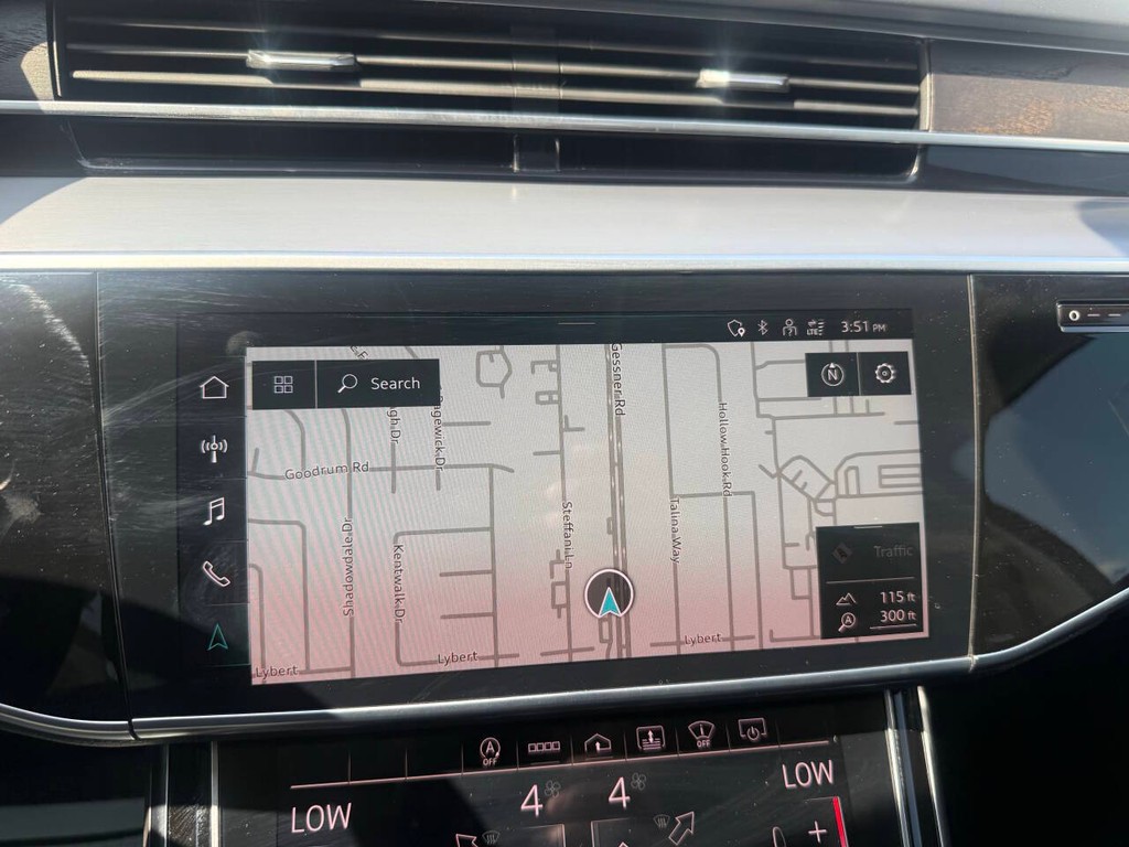 Audi A8 L Vehicle Full-screen Gallery Image 24