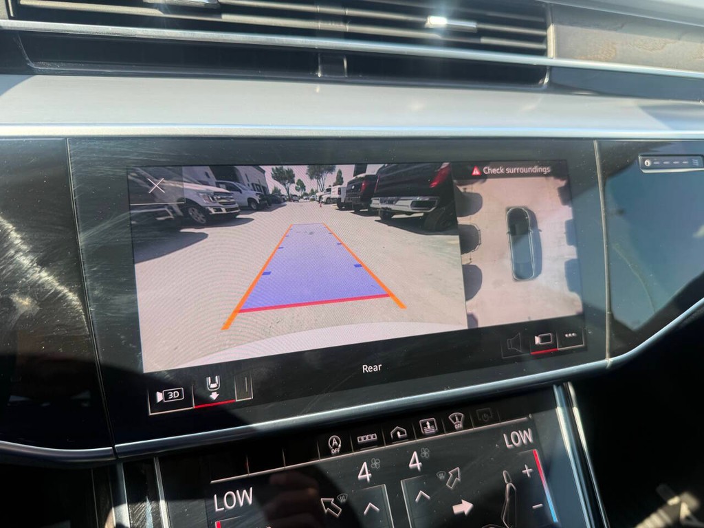 Audi A8 L Vehicle Full-screen Gallery Image 26