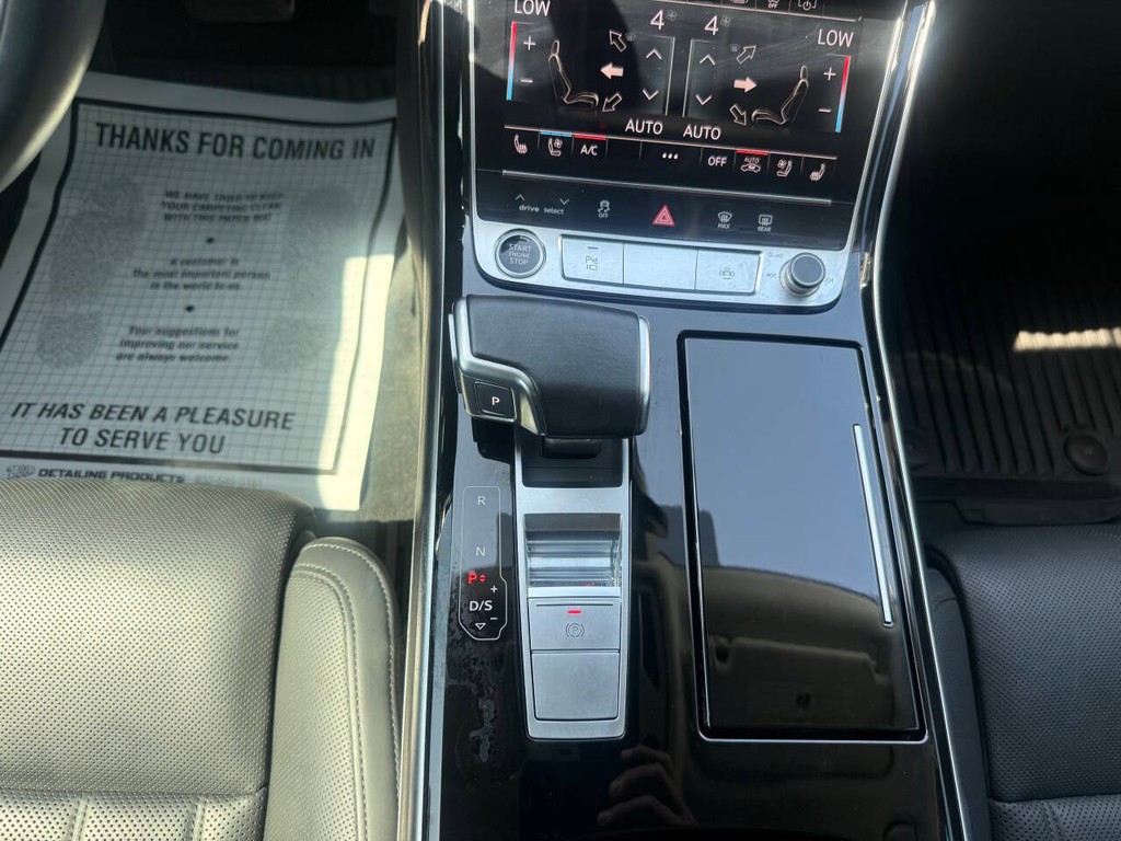 Audi A8 L Vehicle Full-screen Gallery Image 27