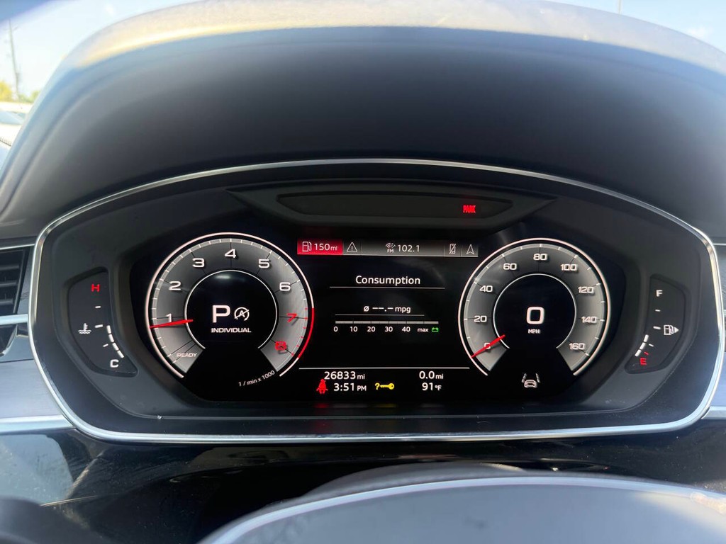 Audi A8 L Vehicle Full-screen Gallery Image 30