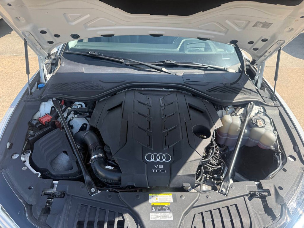 Audi A8 L Vehicle Full-screen Gallery Image 33