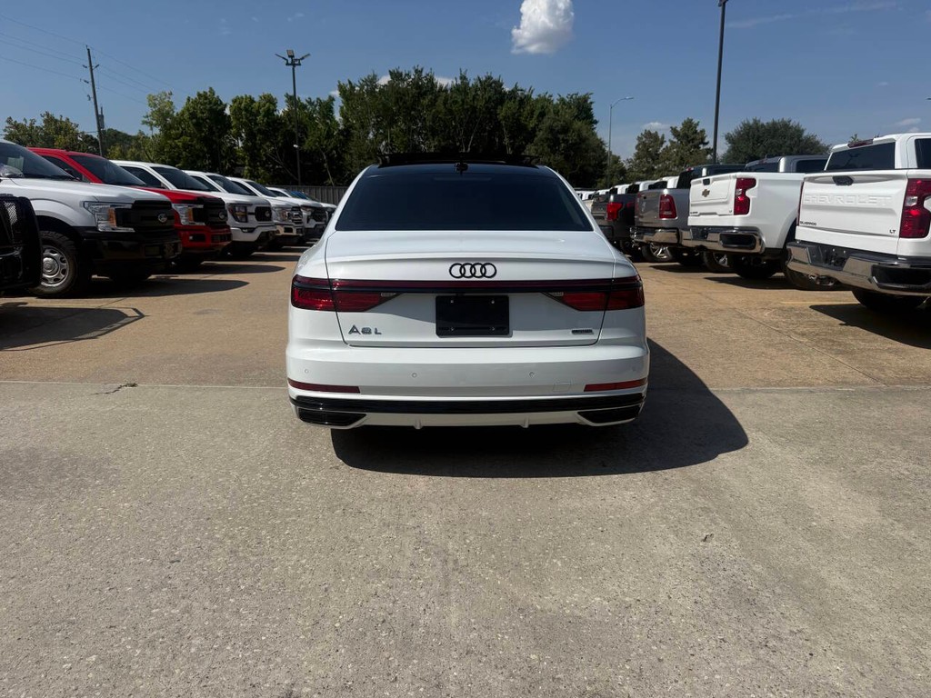 Audi A8 L Vehicle Full-screen Gallery Image 37