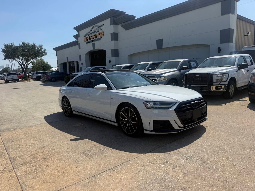 Audi A8 L Vehicle Full-screen Gallery Image 40