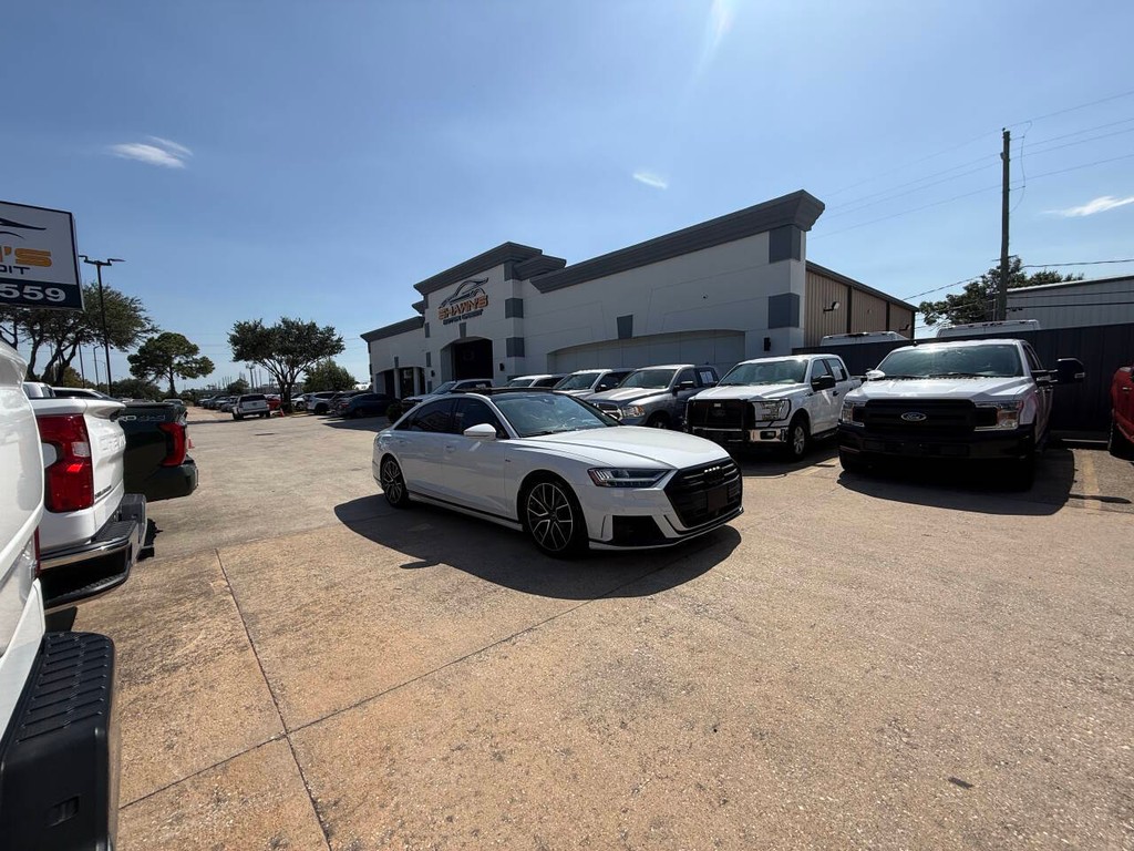 Audi A8 L Vehicle Full-screen Gallery Image 42