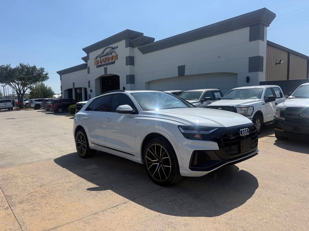Audi Q8 Vehicle Full-screen Gallery Image 02