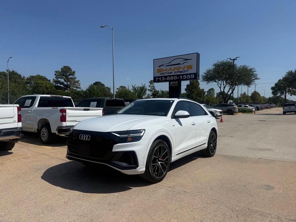 Audi Q8 Vehicle Full-screen Gallery Image 03