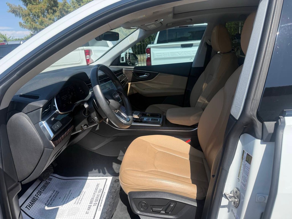Audi Q8 Vehicle Full-screen Gallery Image 07