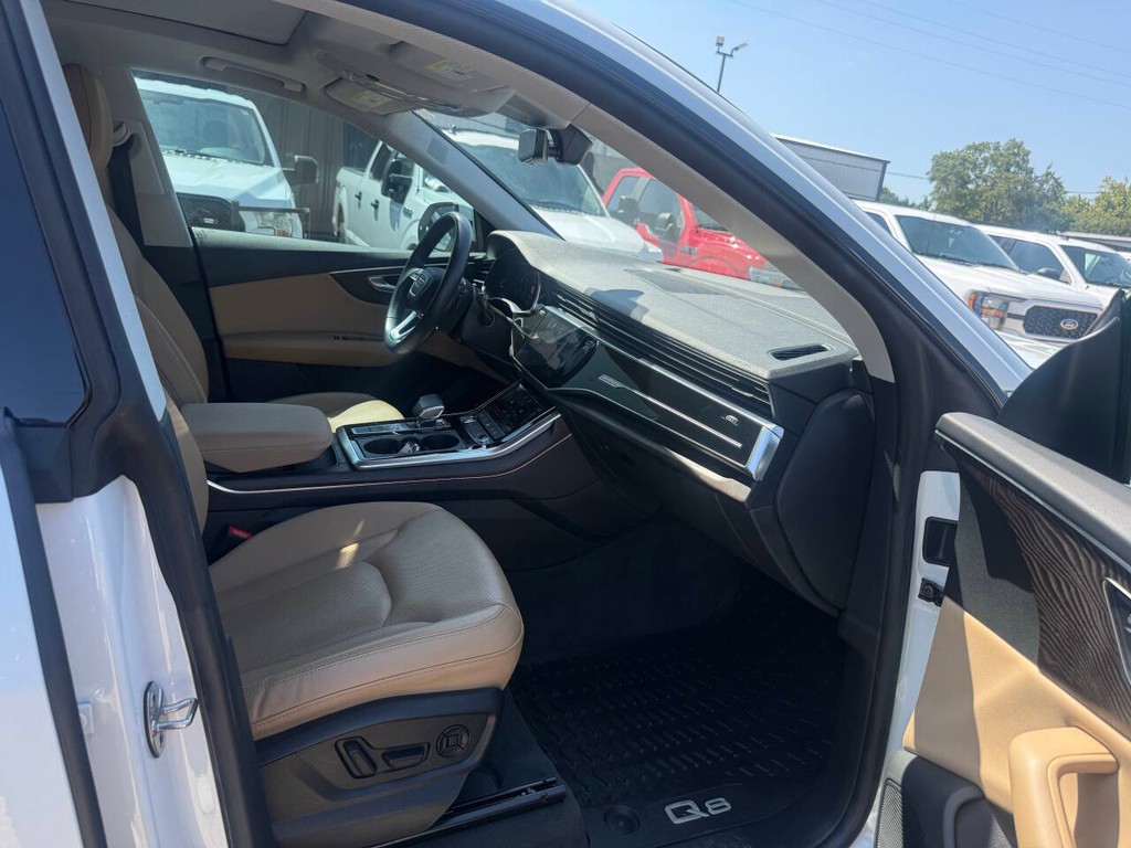 Audi Q8 Vehicle Full-screen Gallery Image 10