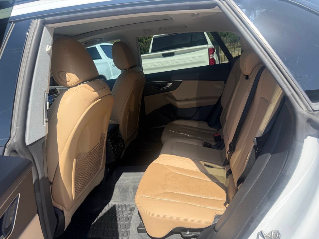 Audi Q8 Vehicle Full-screen Gallery Image 13