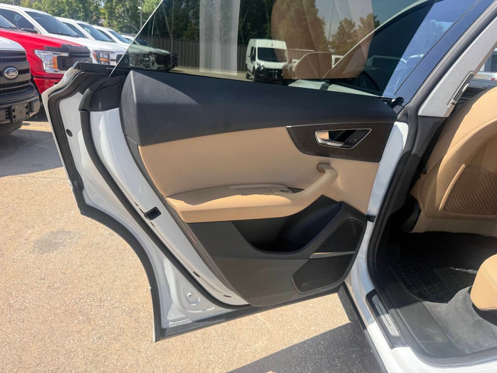 Audi Q8 Vehicle Full-screen Gallery Image 14