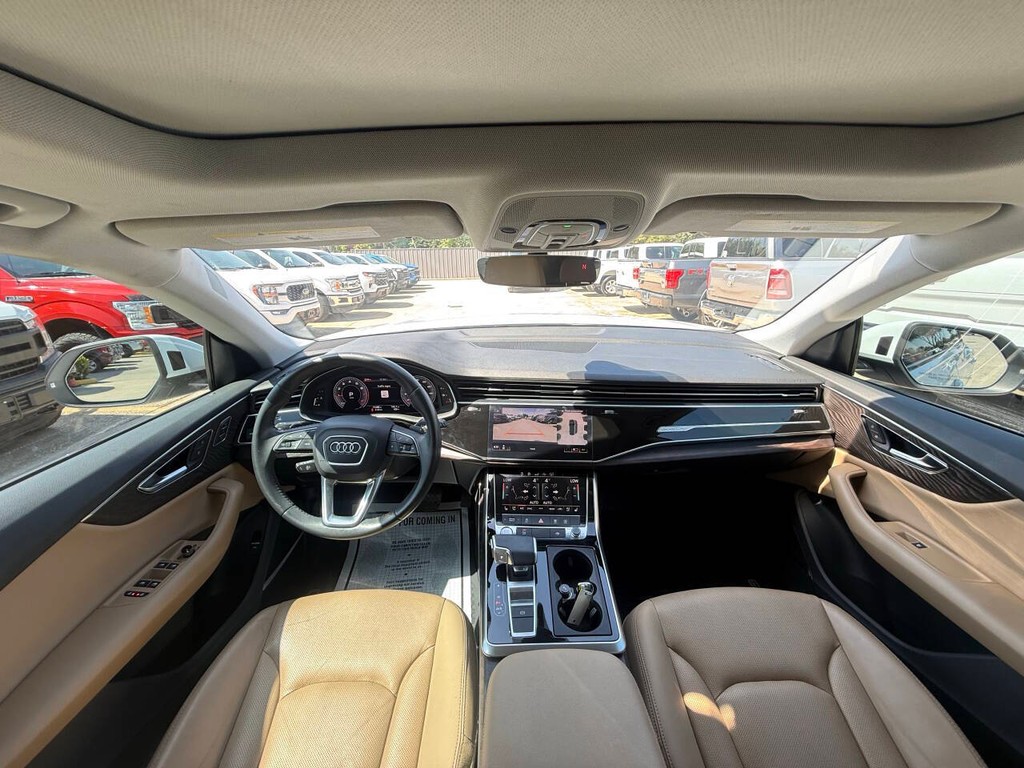 Audi Q8 Vehicle Full-screen Gallery Image 17