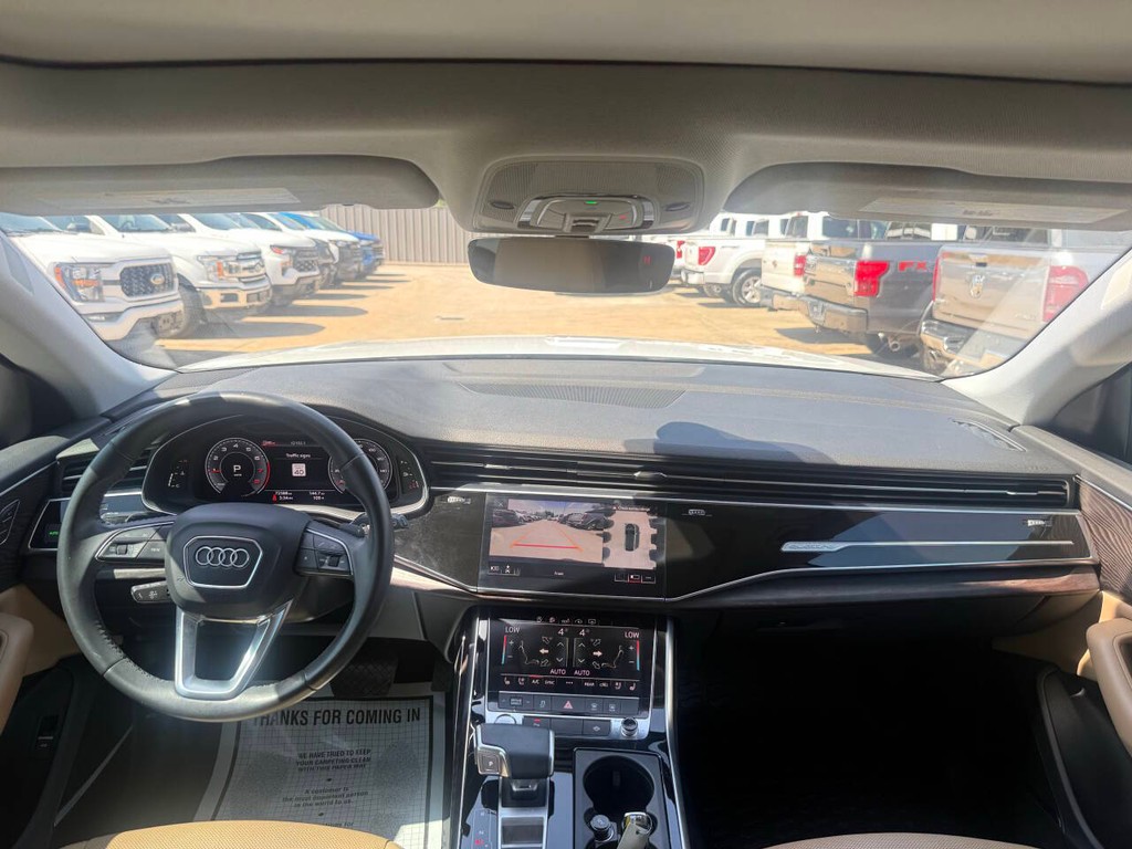 Audi Q8 Vehicle Full-screen Gallery Image 18