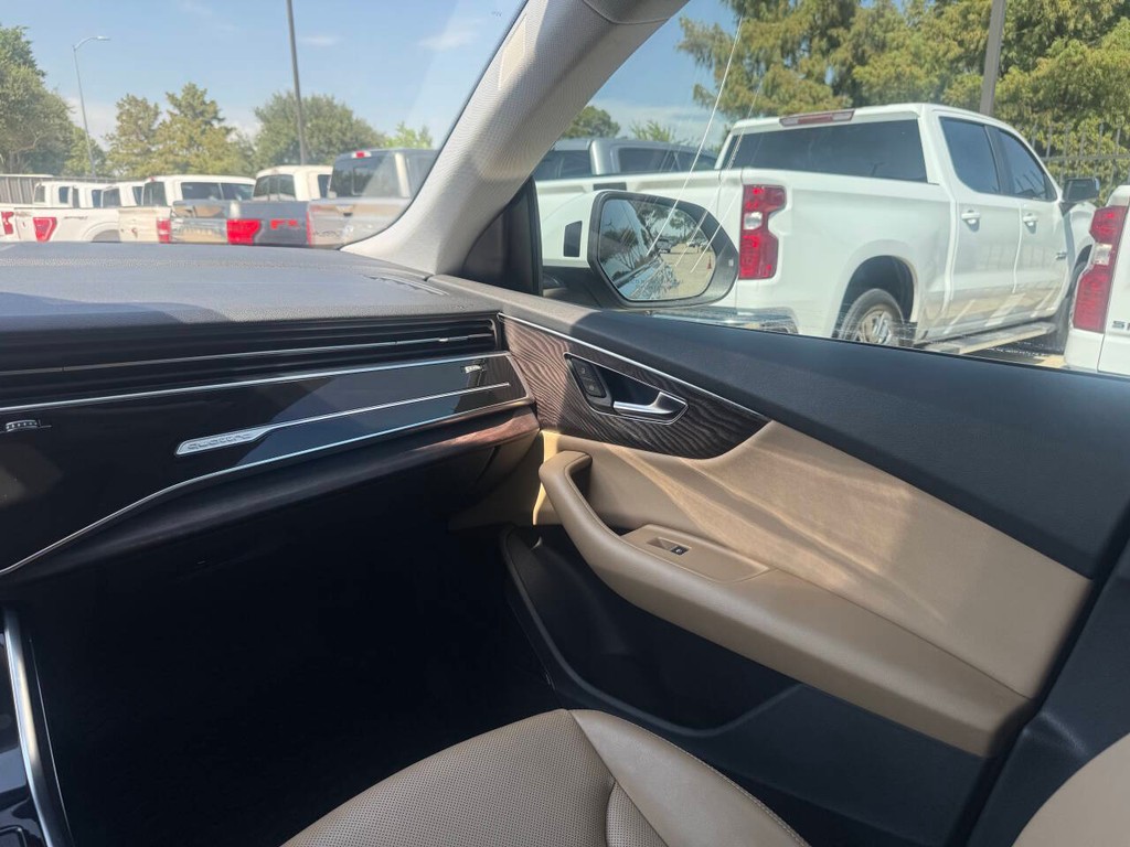 Audi Q8 Vehicle Full-screen Gallery Image 20