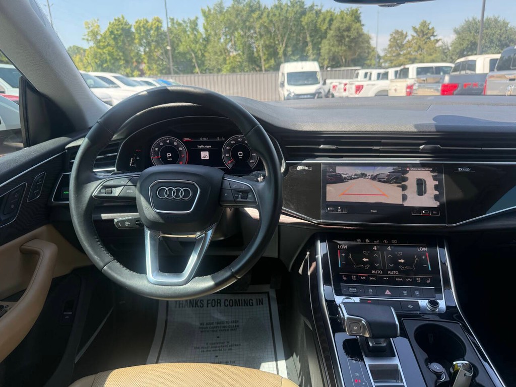 Audi Q8 Vehicle Full-screen Gallery Image 21