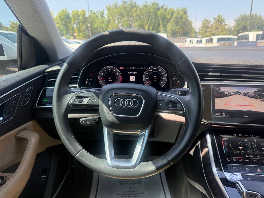 Audi Q8 Vehicle Full-screen Gallery Image 22