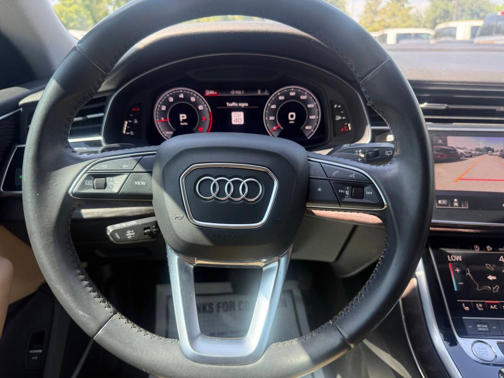 Audi Q8 Vehicle Full-screen Gallery Image 23