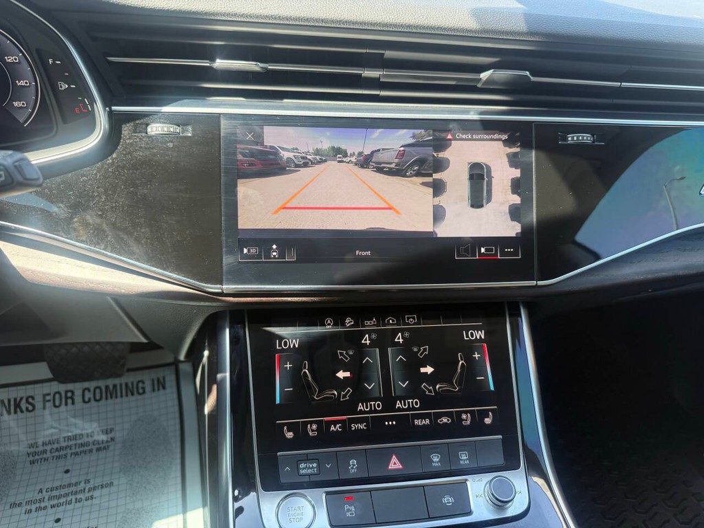 Audi Q8 Vehicle Full-screen Gallery Image 24