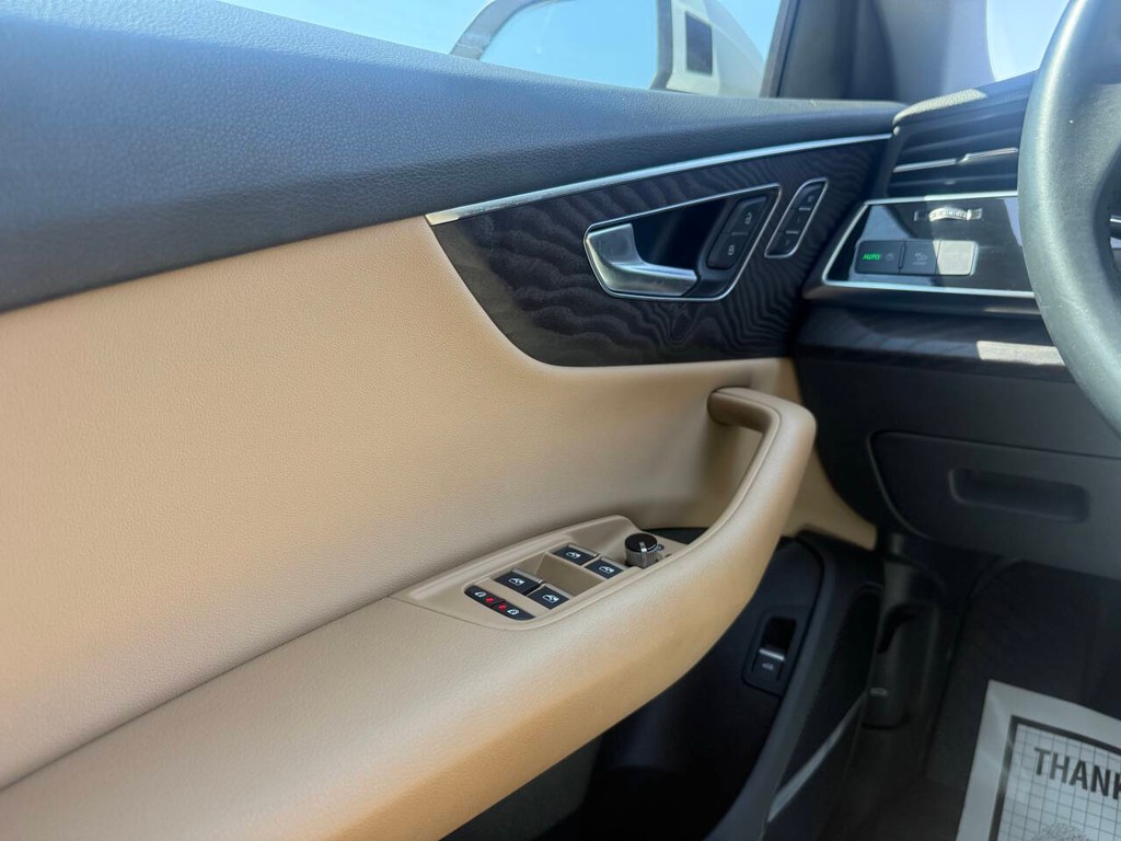 Audi Q8 Vehicle Full-screen Gallery Image 29