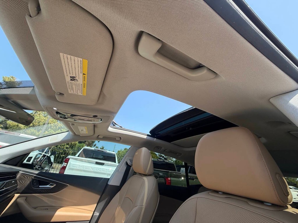 Audi Q8 Vehicle Full-screen Gallery Image 30