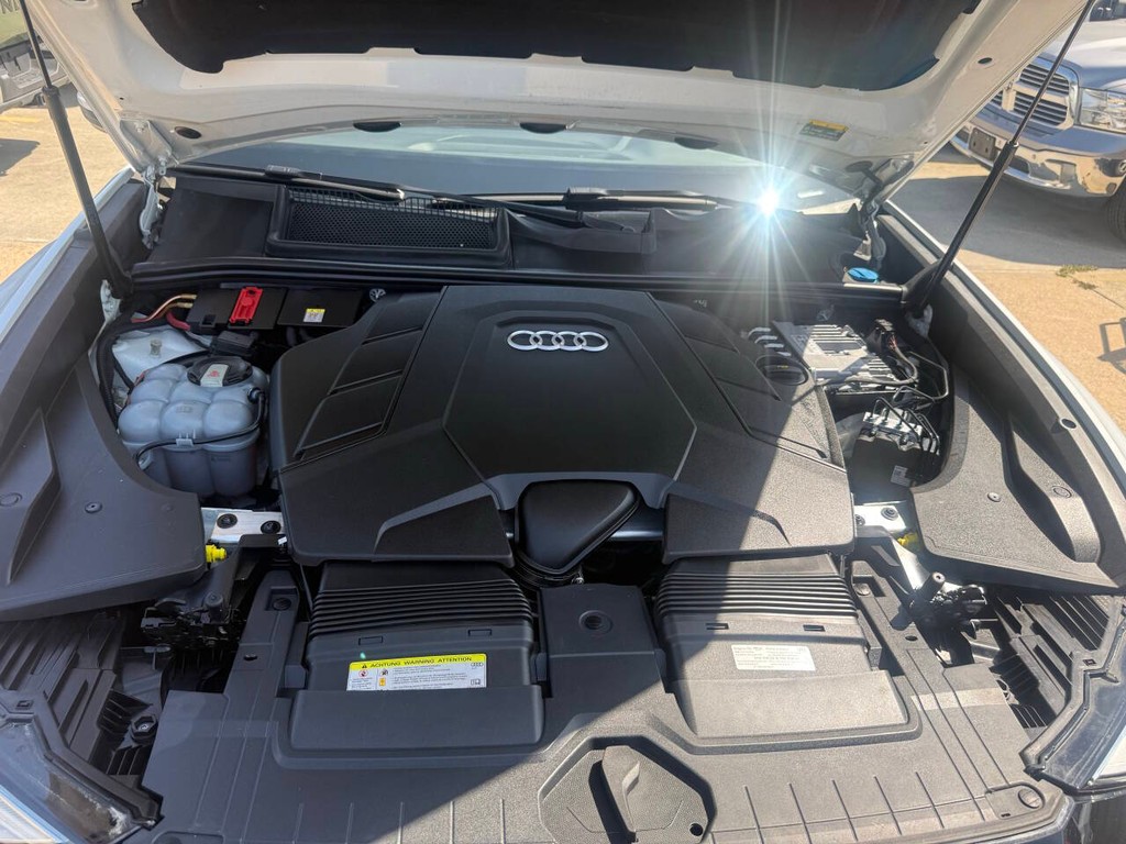 Audi Q8 Vehicle Full-screen Gallery Image 35