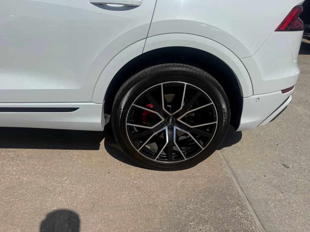Audi Q8 Vehicle Full-screen Gallery Image 36