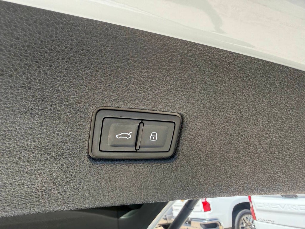 Audi Q8 Vehicle Full-screen Gallery Image 38