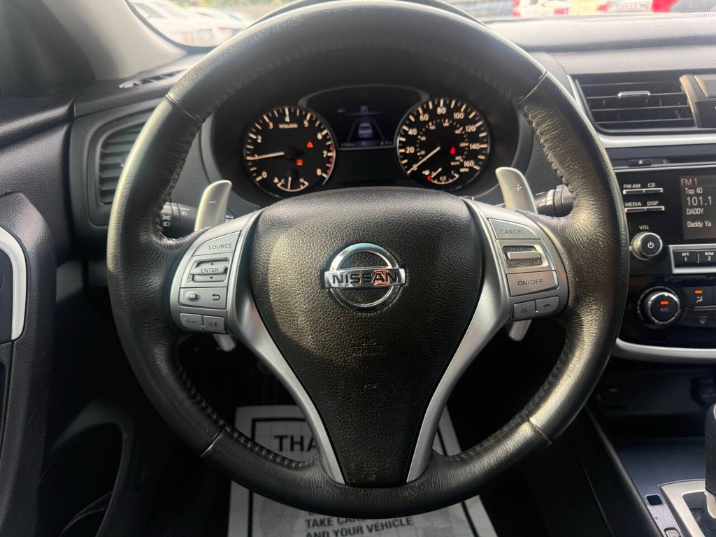 Nissan Altima Vehicle Full-screen Gallery Image 23